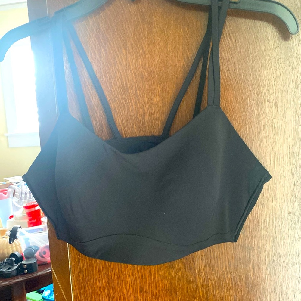 Like new lululemon sports bra like a cloud! Super soft and built in padding!